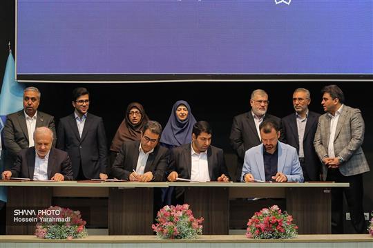 چراغ نخست نوسازی ناوگان شهری تهران در خیابان ورشو روشن شد / تولیدكننده سوخت بانی برقی‌سازی شد