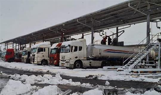 تداوم سوخت‌رسانی در منطقه شاهرود با وجود بارش برف